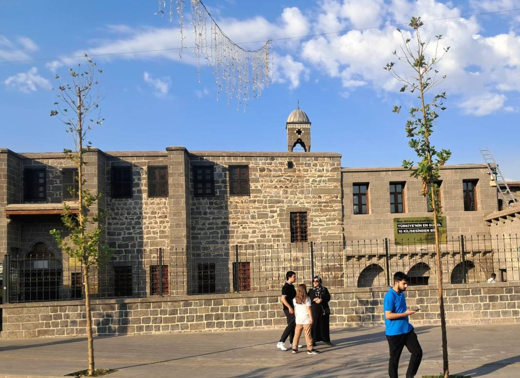 Diyarbakır’daki bu kilise Türkiye’deki 10 kiliseden biri 11