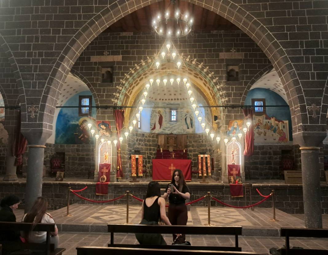 Diyarbakır’daki bu kilise Türkiye’deki 10 kiliseden biri 14