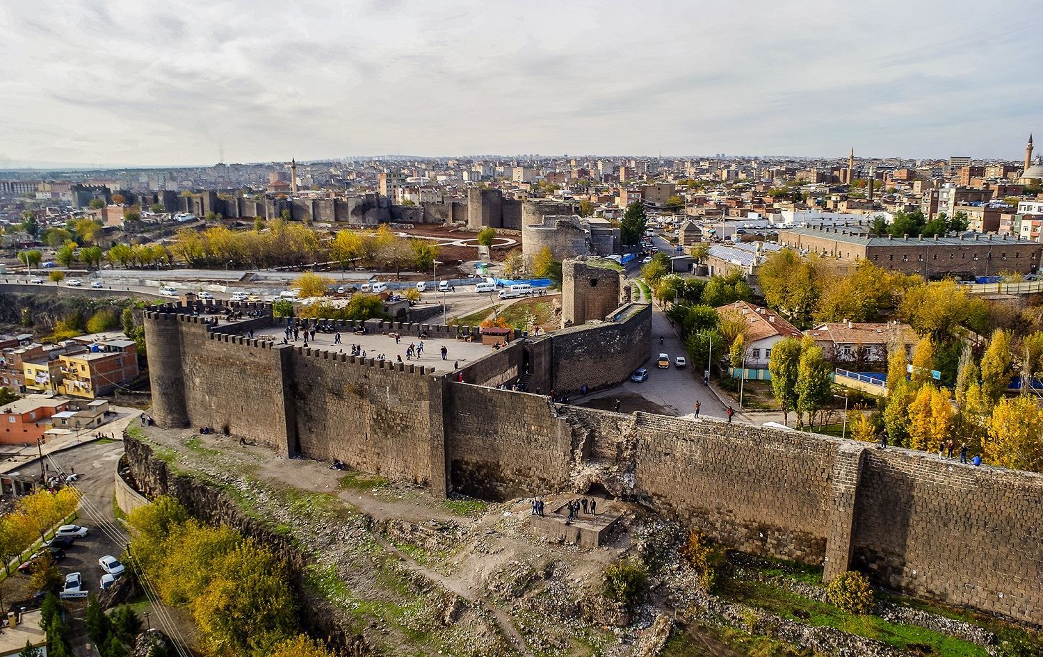 Medeniyet kenti Diyarbakır koronavirüse teslim oldu!