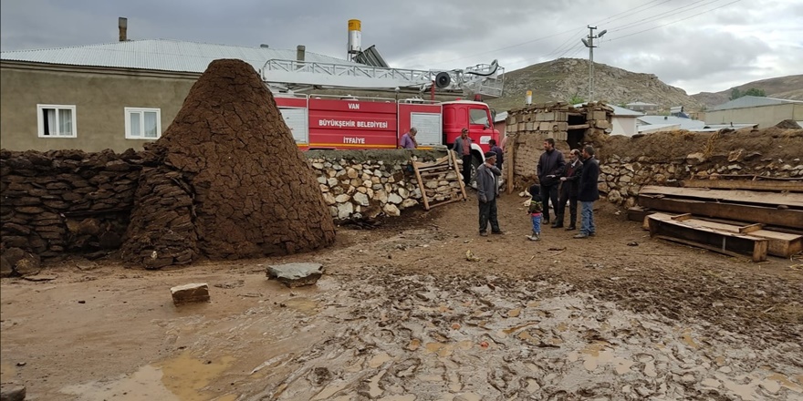 Van'da su baskınları, çok sayıda hayvan telef oldu