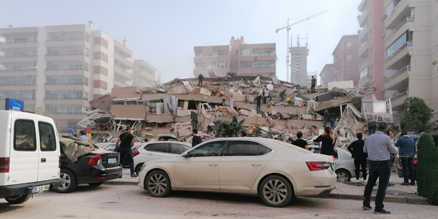 İzmir'de 6,6 büyüklüğünde deprem