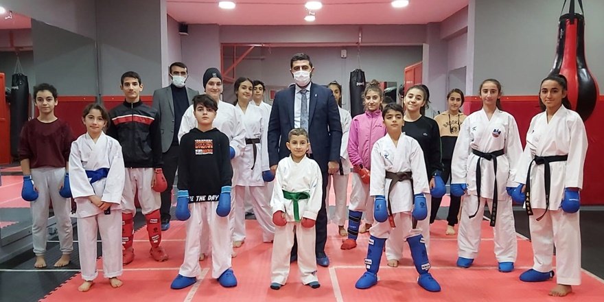 Başkan Delidere Karate milli sporcularını ziyaret etti