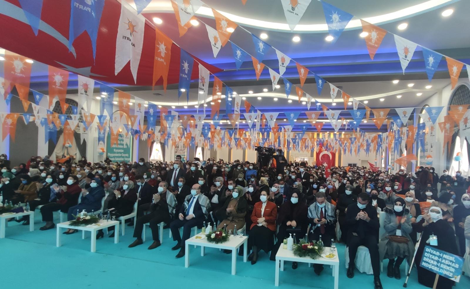 video ak parti diyarbakir kadin kollari 6 olagan kongresi yapildi