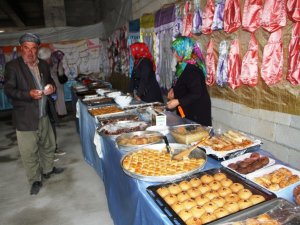 Kur’an kursu öğrencileri yararına kermes