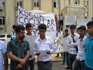 Batmanlı  öğrenciler, sspe hastalığına dikkat çekmek için yürüdü