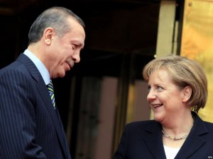 Başbakan Merkel'dan Erdoğan'a 'İtidal' çağrısı