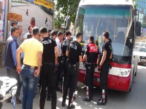 Halk otobüsü şoförü tartıştığı yolcuyu bıçakladı