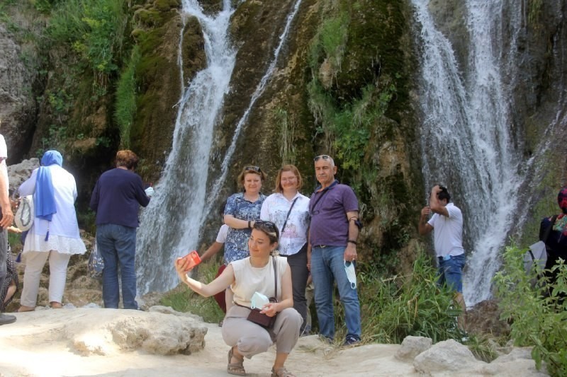 Girlevik Şelalesi de uğrak yeri oldu