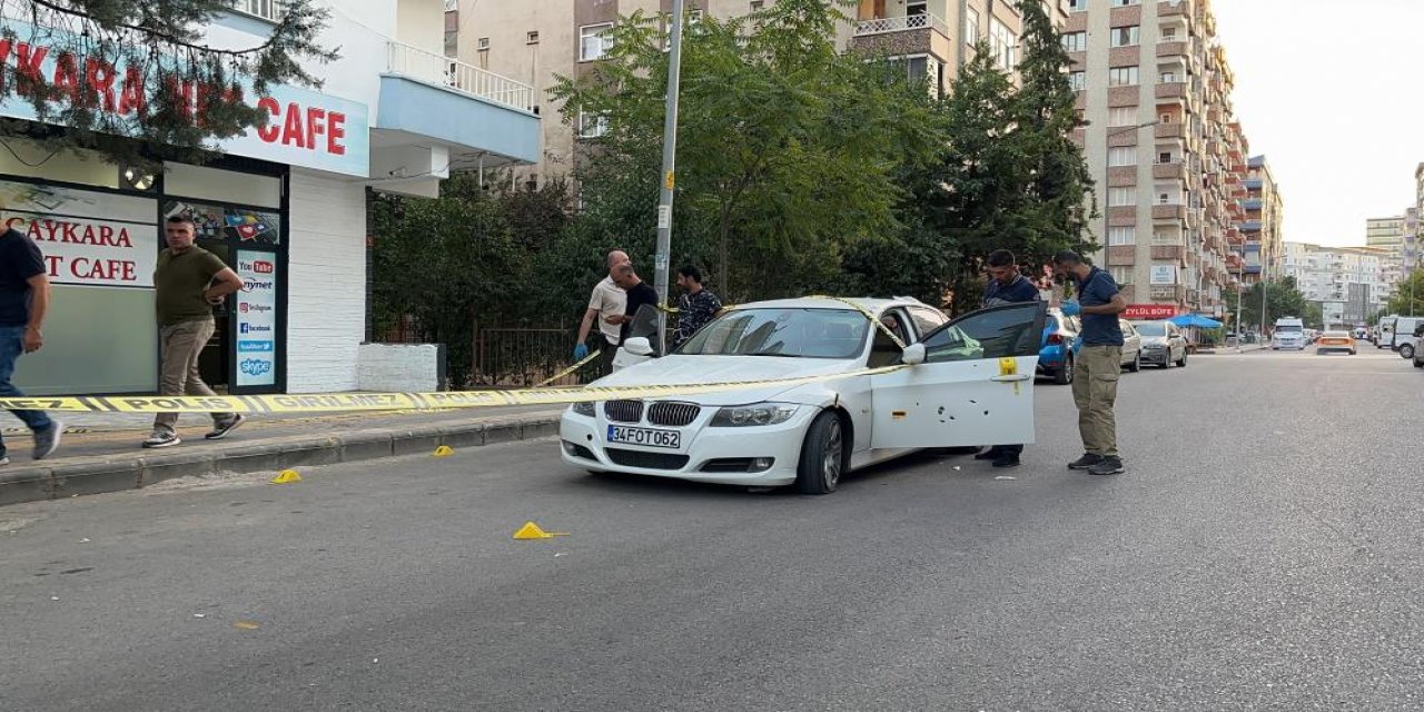 Diyrabakır’da araç kurşunlandı