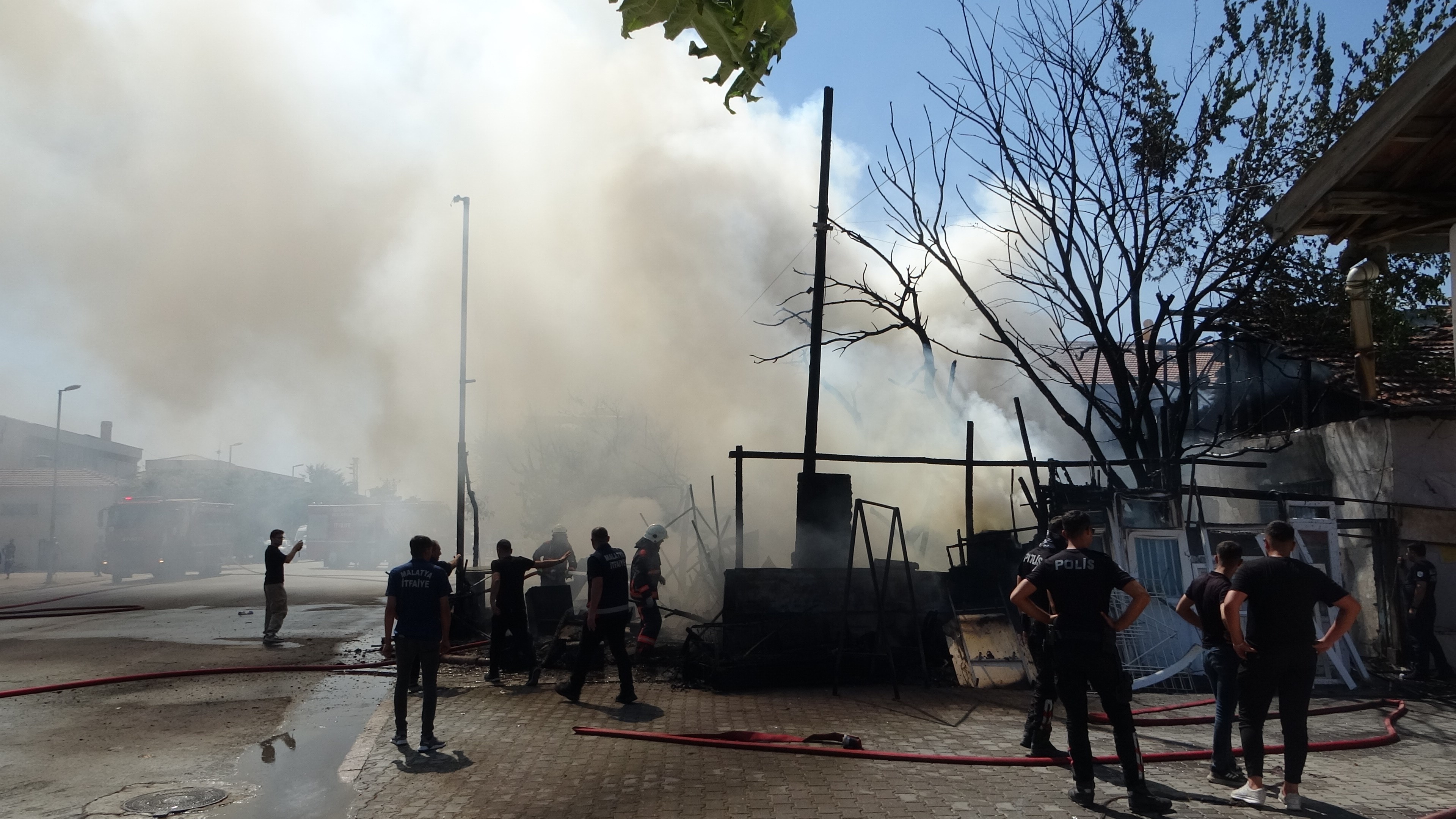 Malatya’da korkutan yangın