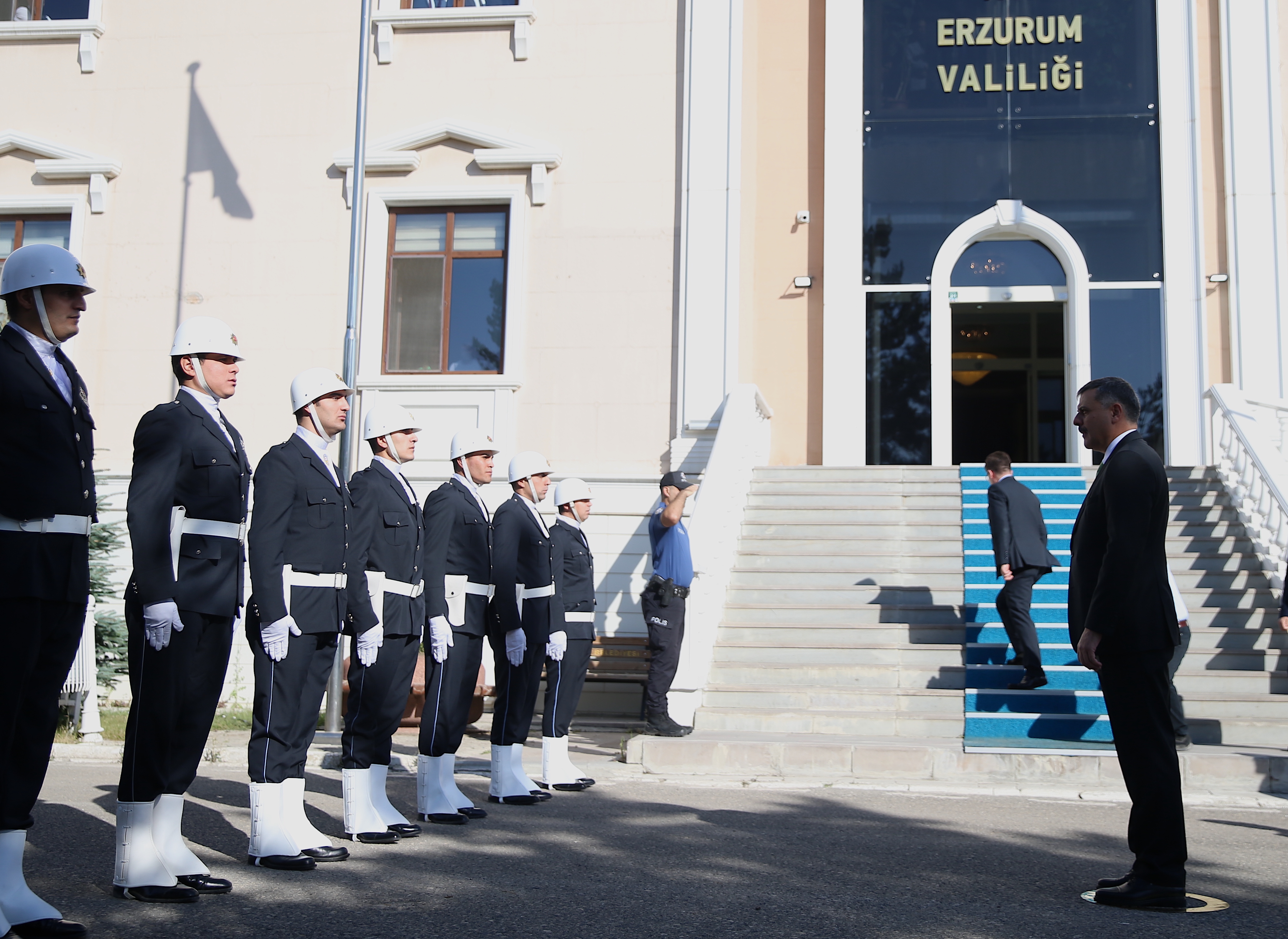 Erzurum Valisi  görevine başladı