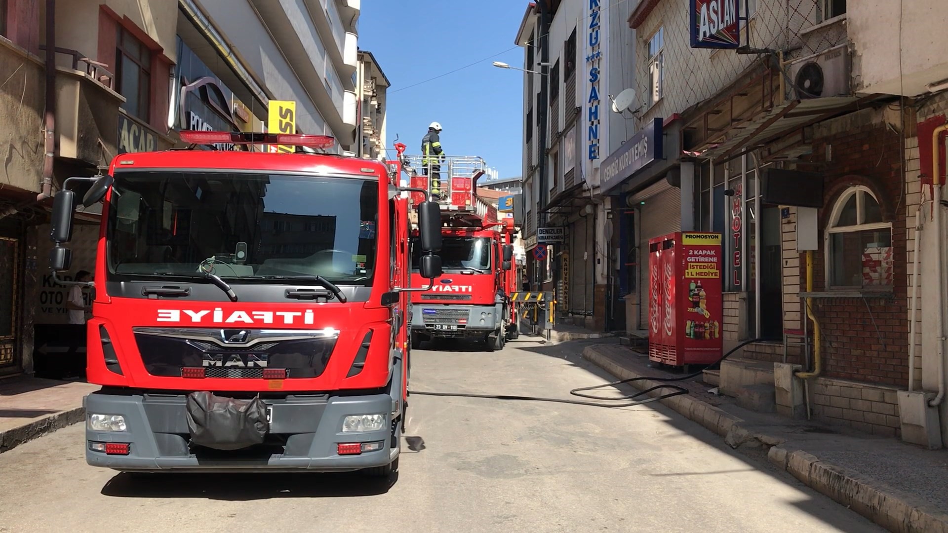 Elazığ’da otel yangını kontrol altına alındı