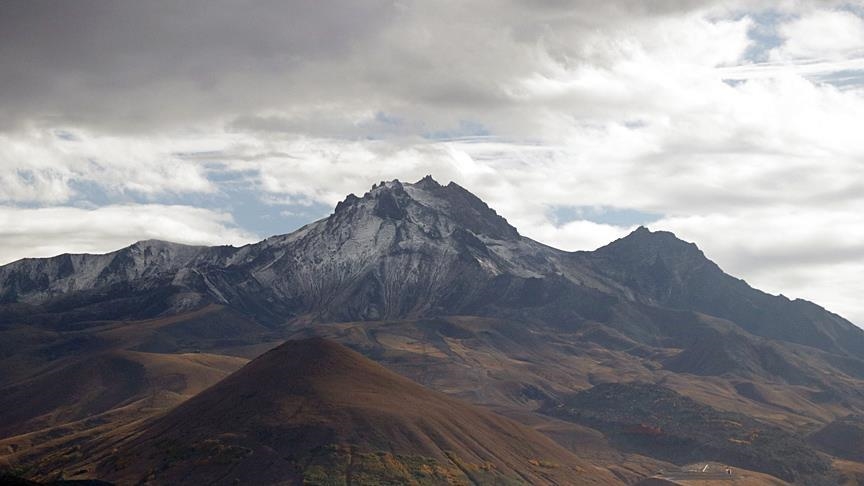 Erciyes Dağı'nda mahsur kalan dağcıyı kurtarmak için çalışma başlatıldı