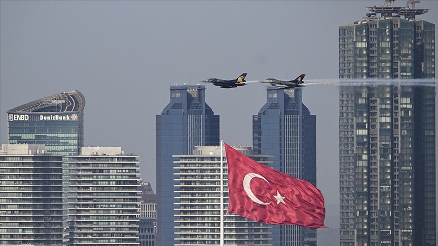 Türk Yıldızları ve SOLOTÜRK prova uçuşu yaptı