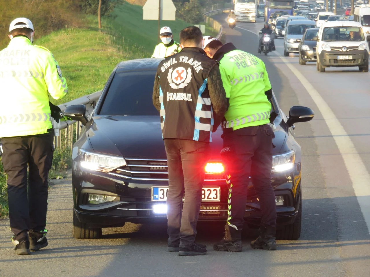 Yetkisiz 'Çakar' kullanan sürücülere ceza yağdı