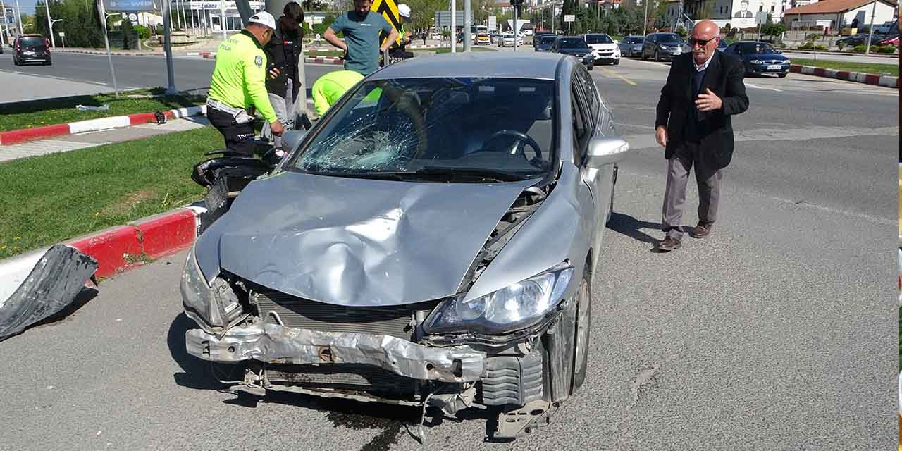 Otomobil ile motosiklet çarpıştı: yaralılar var!