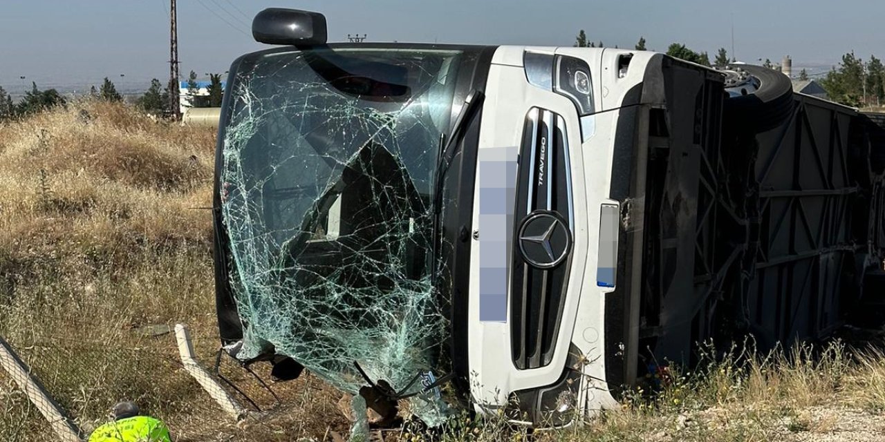 Yolcu otobüsü şarampole devrildi; 5 yaralı