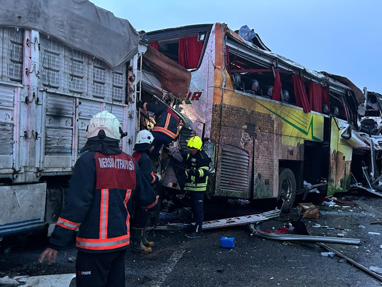 VİDEO - Diyarbakır’a ait yolcu otobüsü kaza yaptı: 10 ölü, 30 yaralı