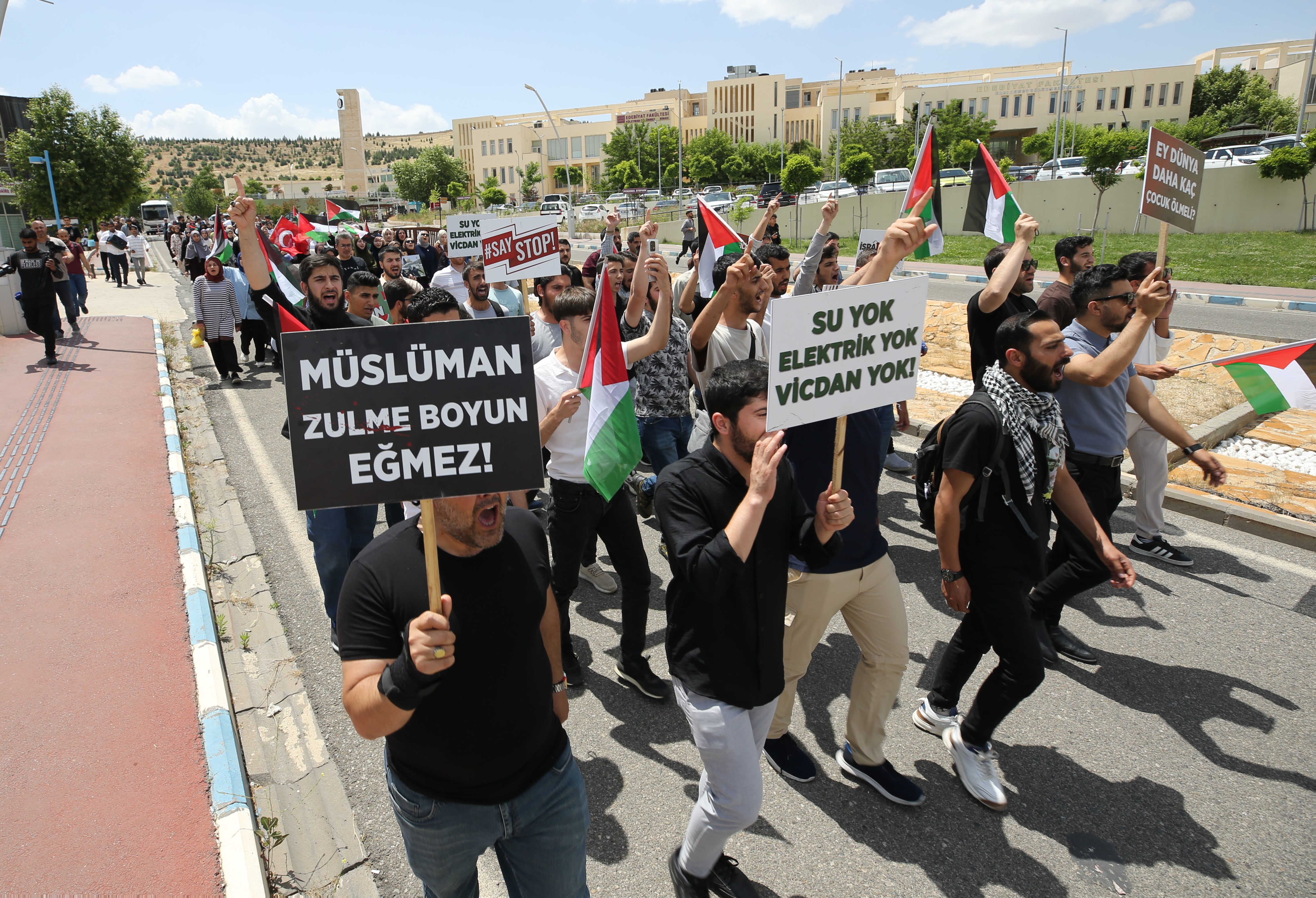 Mardin'de öğrencilerinden Filistin'e destek yürüyüşü