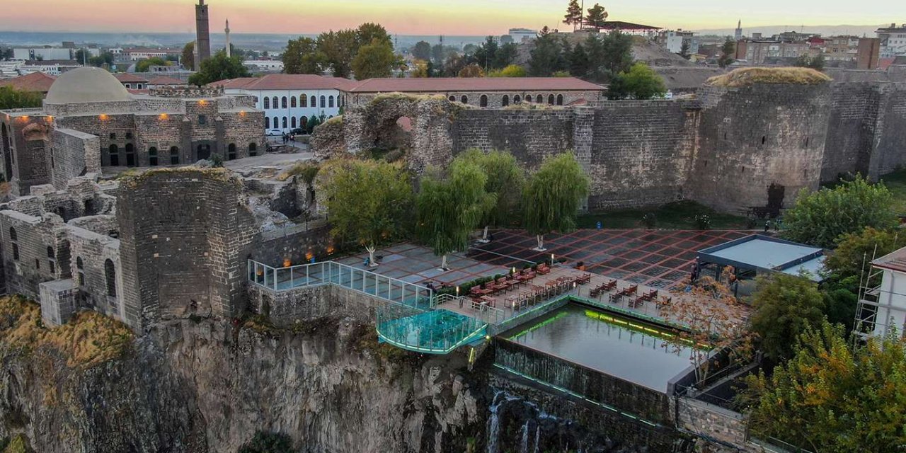 Diyarbakır’da kayyımın ücretli yaptığı teras yeniden ücretsiz