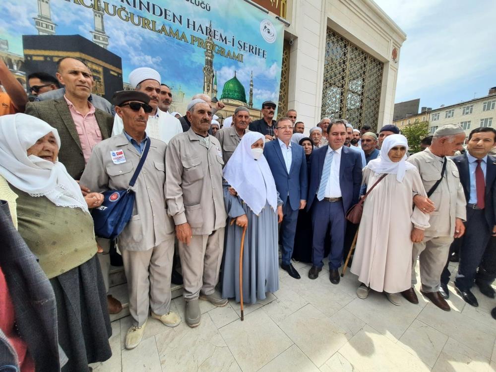 Kars’tan hacı adayları uğurlandı