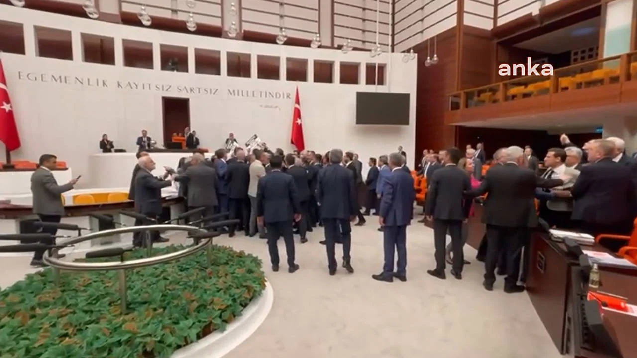 VİDEO - Meclis'te kayyum protestosuna AK Partili vekillerden saldırı