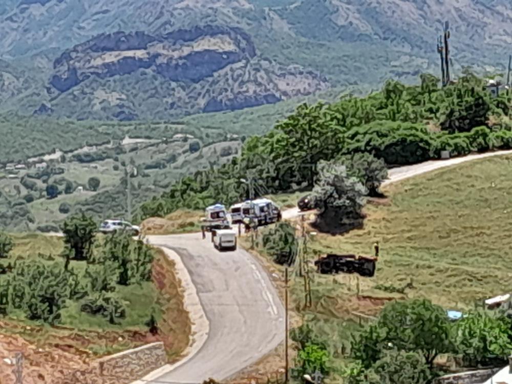 Tunceli Belediyesi aracı şarampole yuvarlandı;3 yaralı