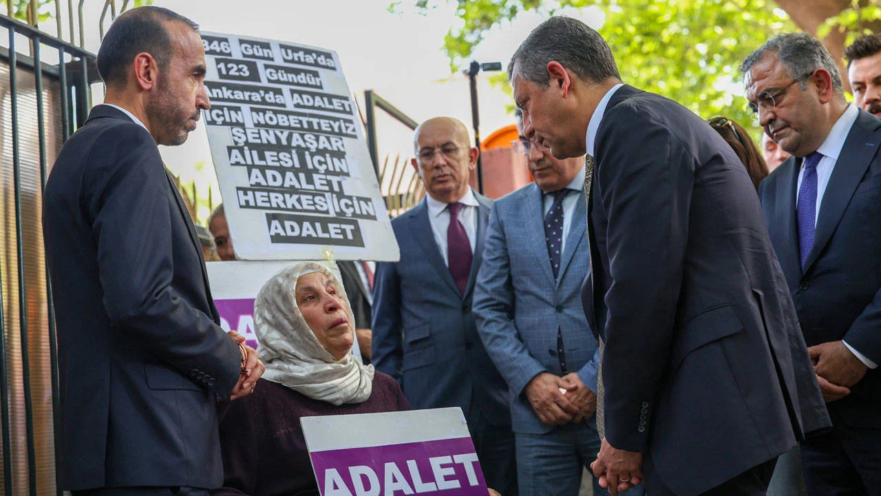 CHP Genel Başkanı Özel, Emine Şenyaşar'ı ziyaret etti