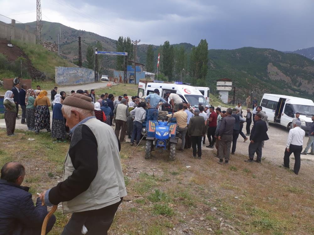 Siirt'te üzerine yıldırım düşen genç kız yaralandı