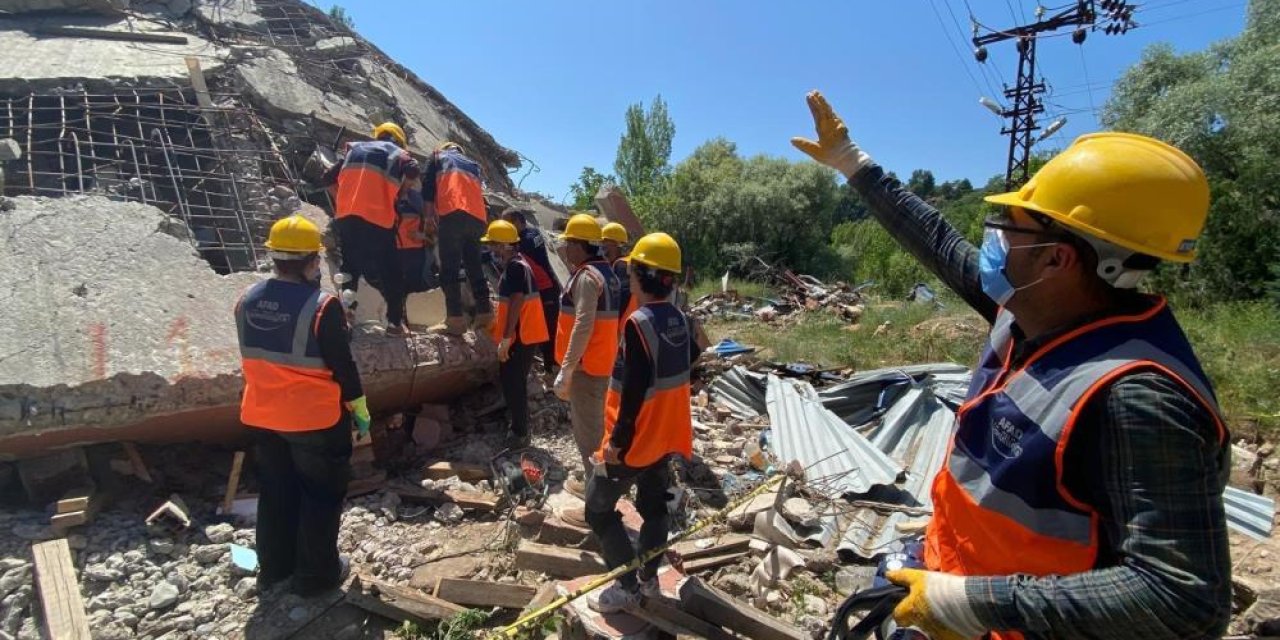 Tunceli'de öğretmenlere deprem tatbikatı