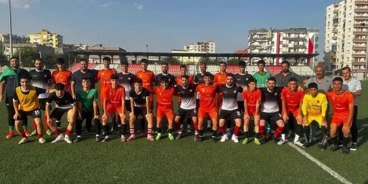 VİDEO - Diyarbakır’da futbol nezaketi: Yenildiği rakibini alkışlarla uğurladı