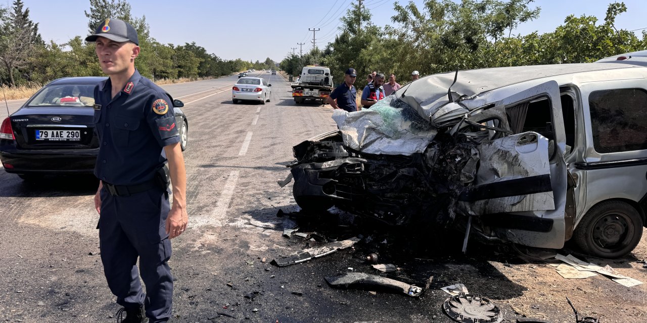 Antep'te trafik kazası; 2 ölü