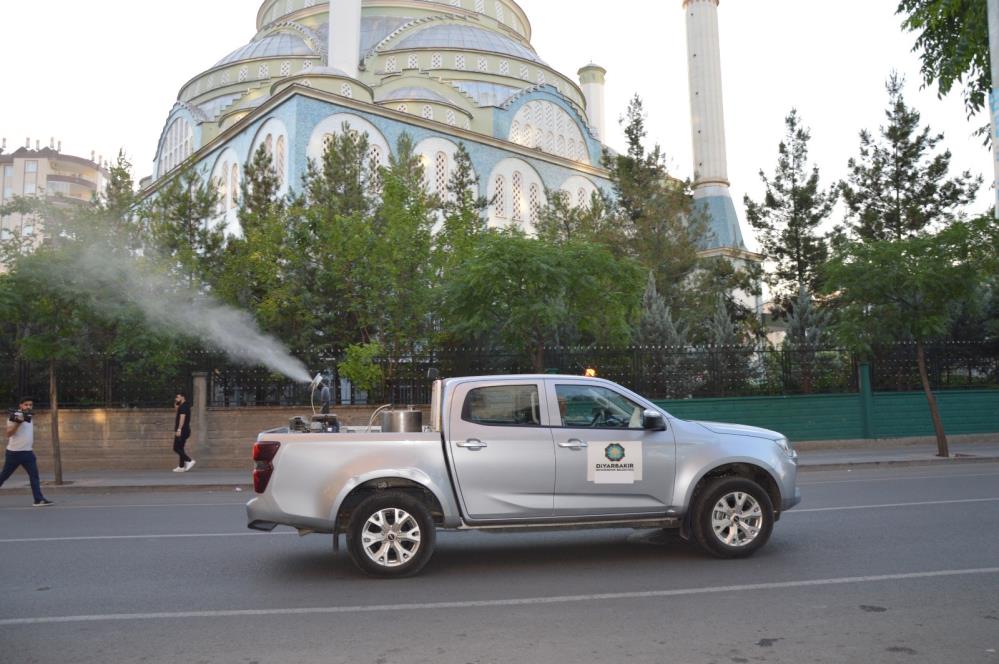 Diyarbakır’da ilaçlama çalışmaları bayramda da sürüyor