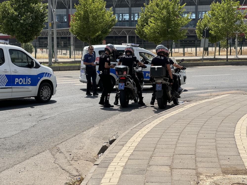 Diyarbakır'da akrabalar arasında bıçak ve silahlı kavga: 2 yaralı