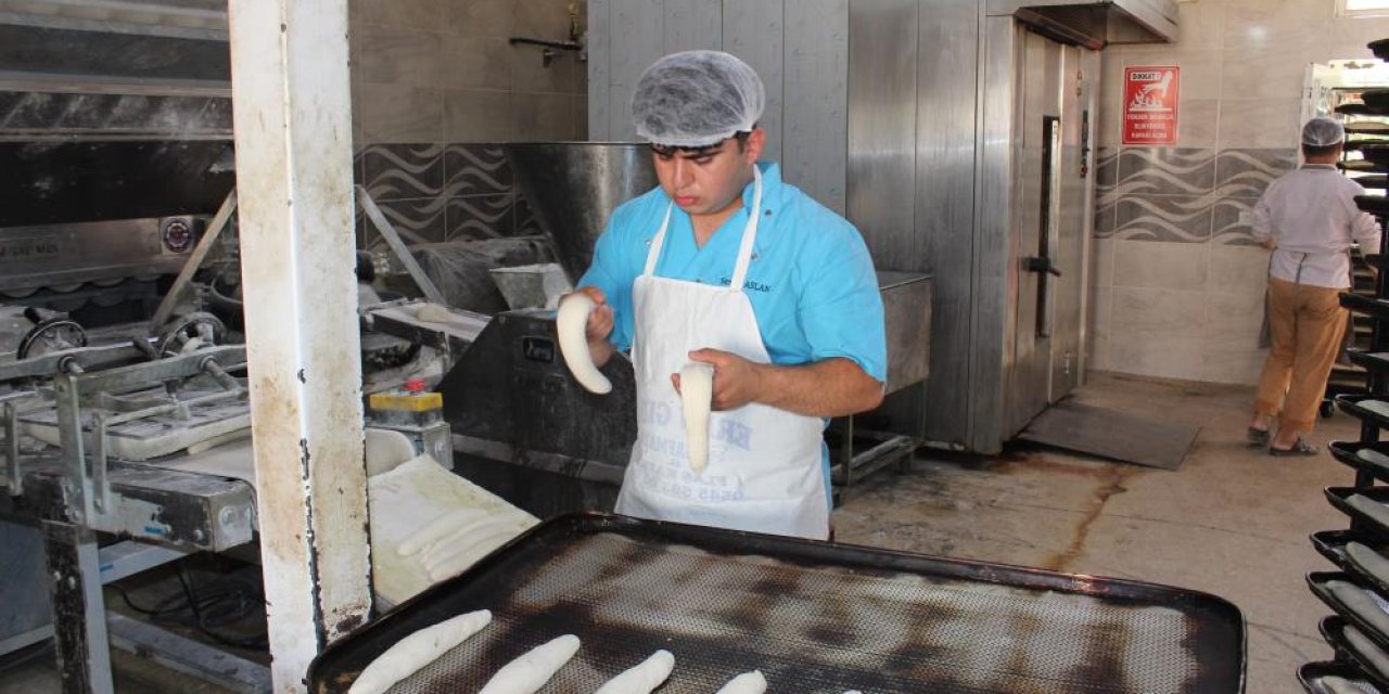 Siirt’te öğrenciler günde 6 bin ekmek üretiyor