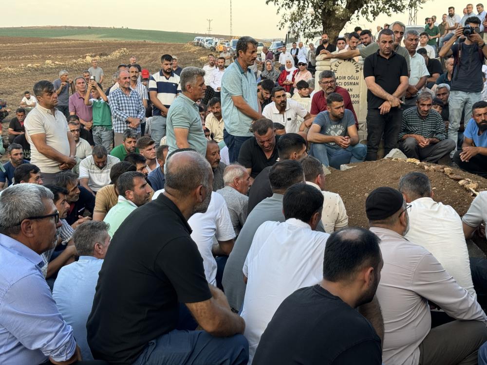 VİDEO - Diyarbakır'daki yangında hayatını kaybeden amca ve yeğeni defnedildi