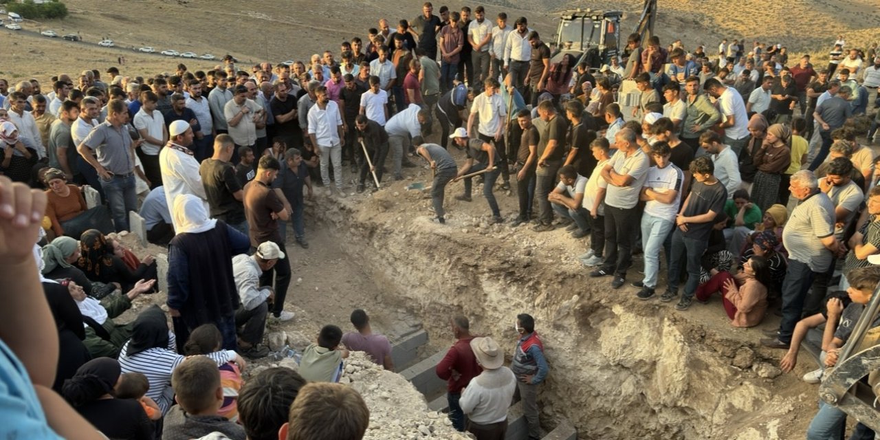 Mardin’de hayatını kaybeden 8 vatandaş defnedildi