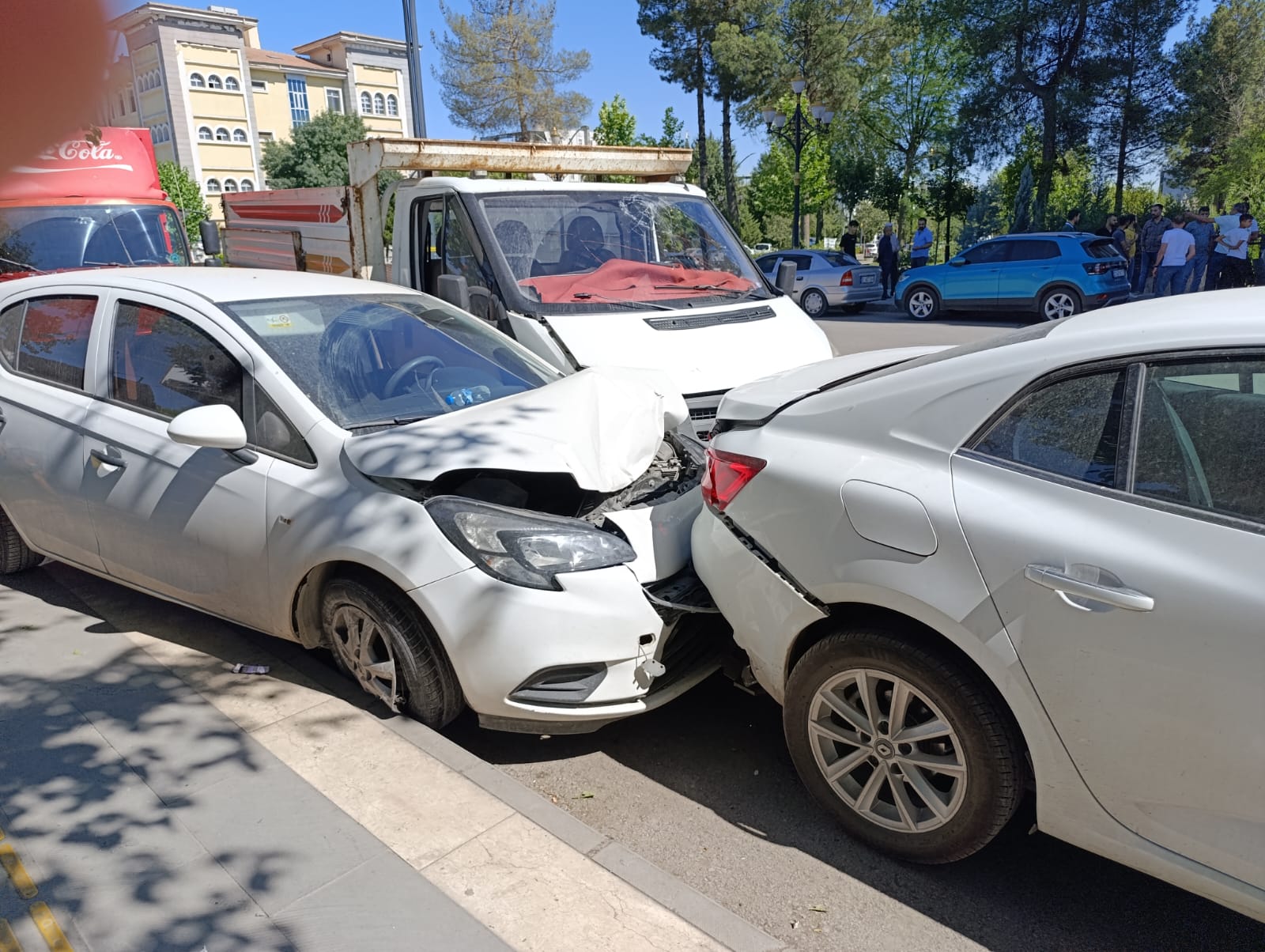 Diyarbakır'da zincirleme trafik kazası: 1 yaralı