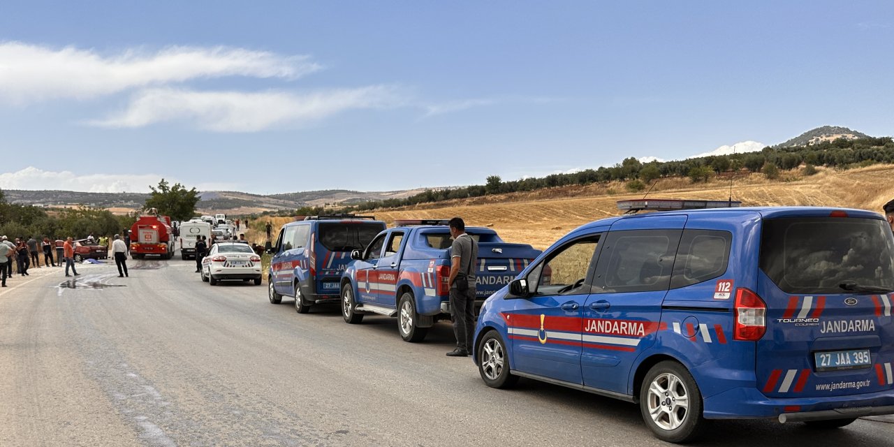 Antep'te trafik kazası; Ölü ve yaralılar var