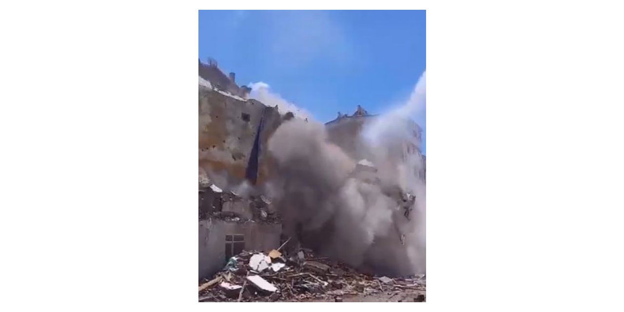 Ağır hasarlı binaların yıkımı devam ediyor