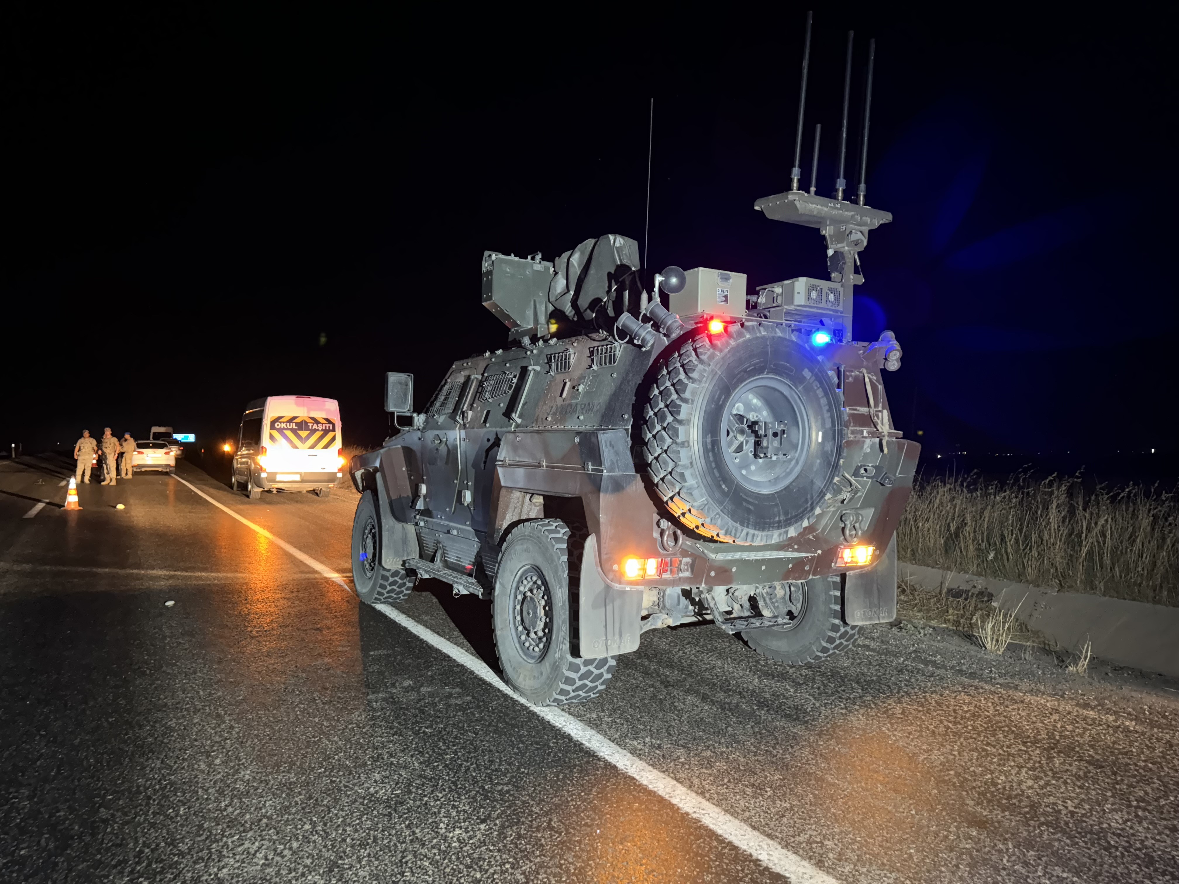 Diyarbakır’da otomobile silahlı saldırı: Yaralılar var