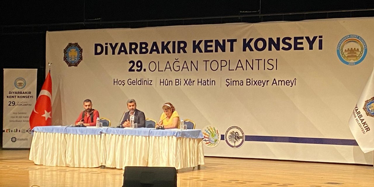 VİDEO - Diyarbakır Kent Konseyi Yürütme Kurulu eşbaşkanlığına Serra Bucak seçildi
