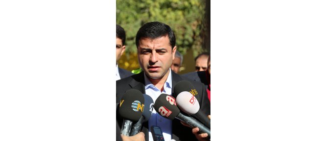 Demirtaş: Farklı heyetlerin İmralı'ya gitmesi sürecin önünü açar