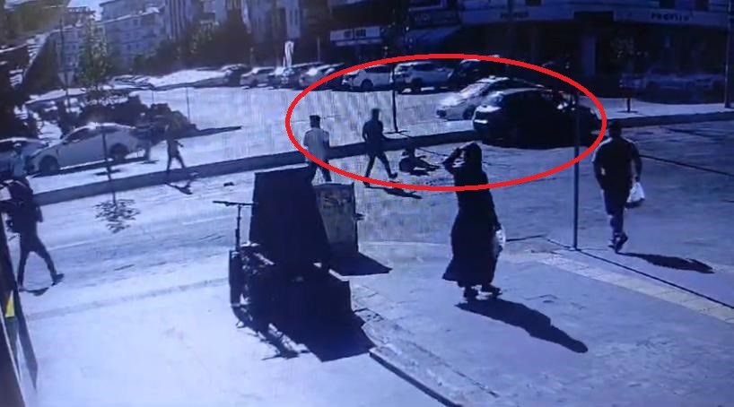 VİDEO - Diyarbakır’da aracın çocuğa çarptığı anlar kamerada