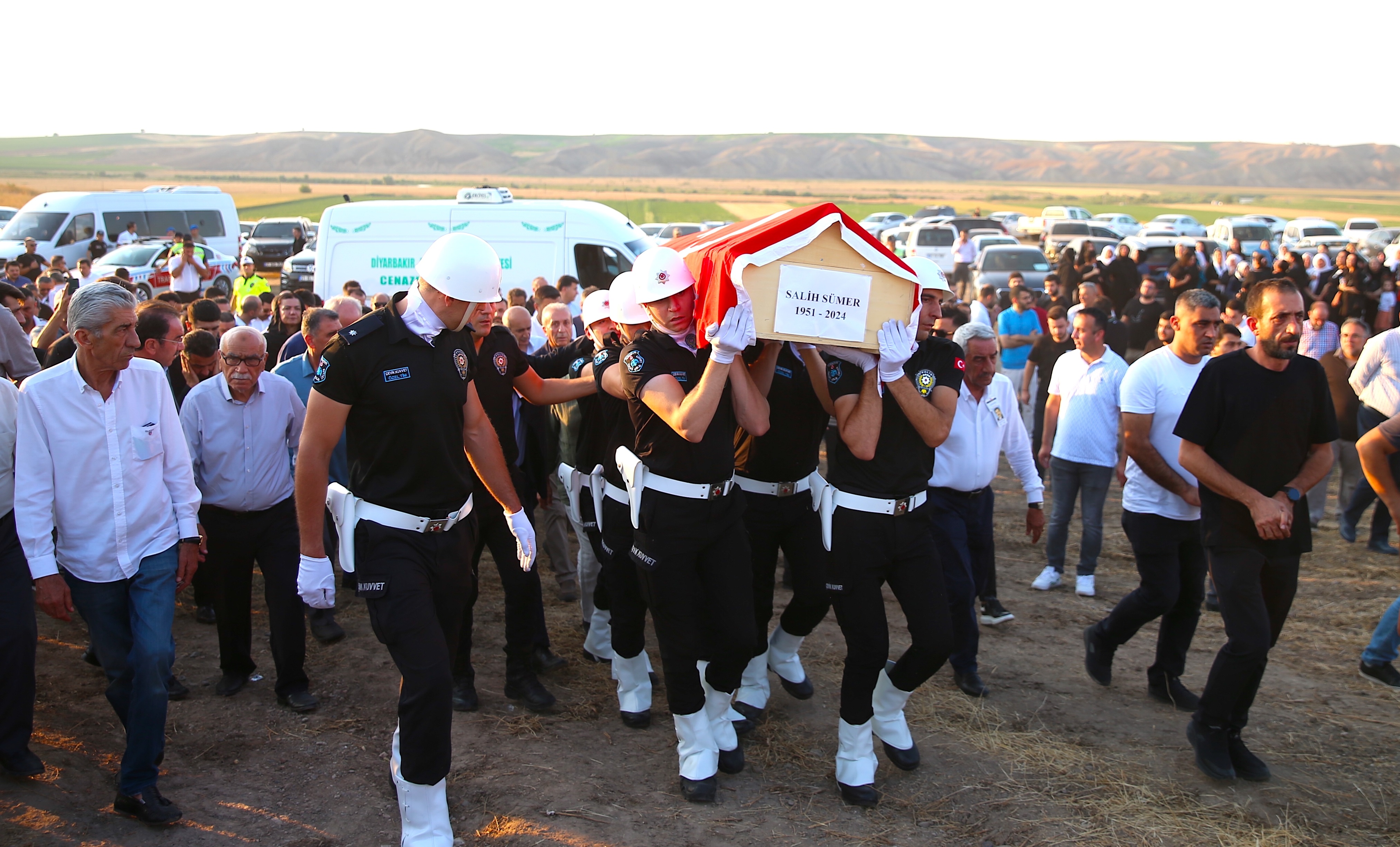 Eski Devlet Bakanı Salih Sümer'in cenazesi Diyarbakır'da toprağa verildi