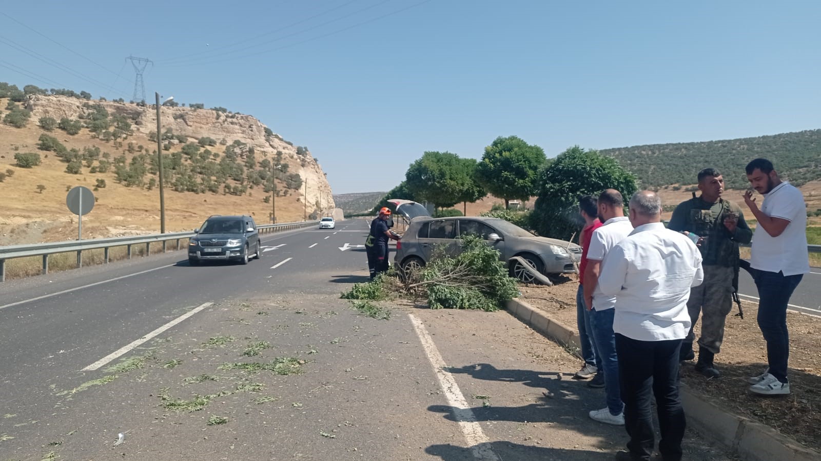 Otomobil refüje çıktı