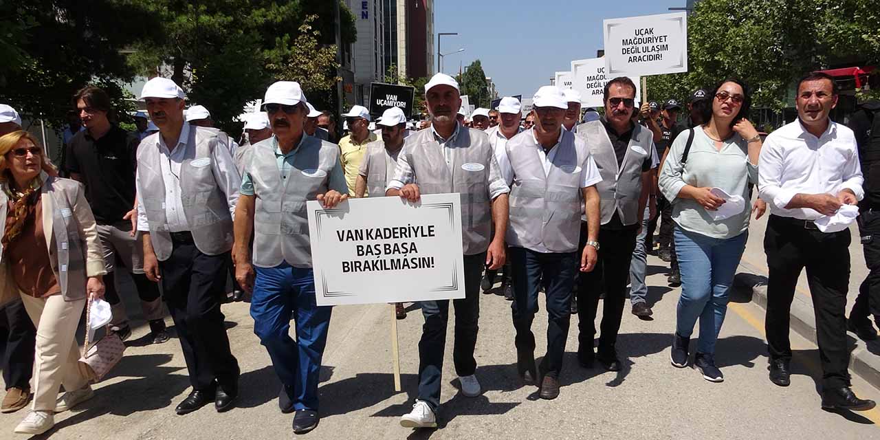 Uçak seferleri için protesto: 'Van uçamıyor