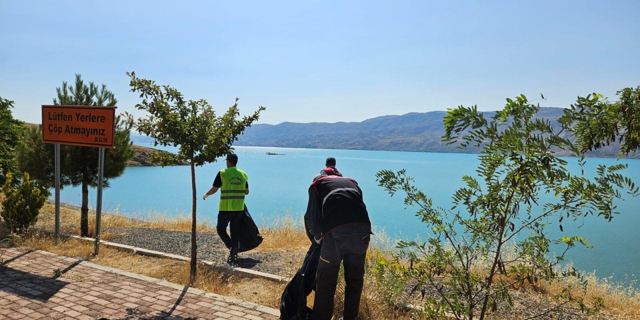 Hazar Gölünden15 ton çöp toplandı