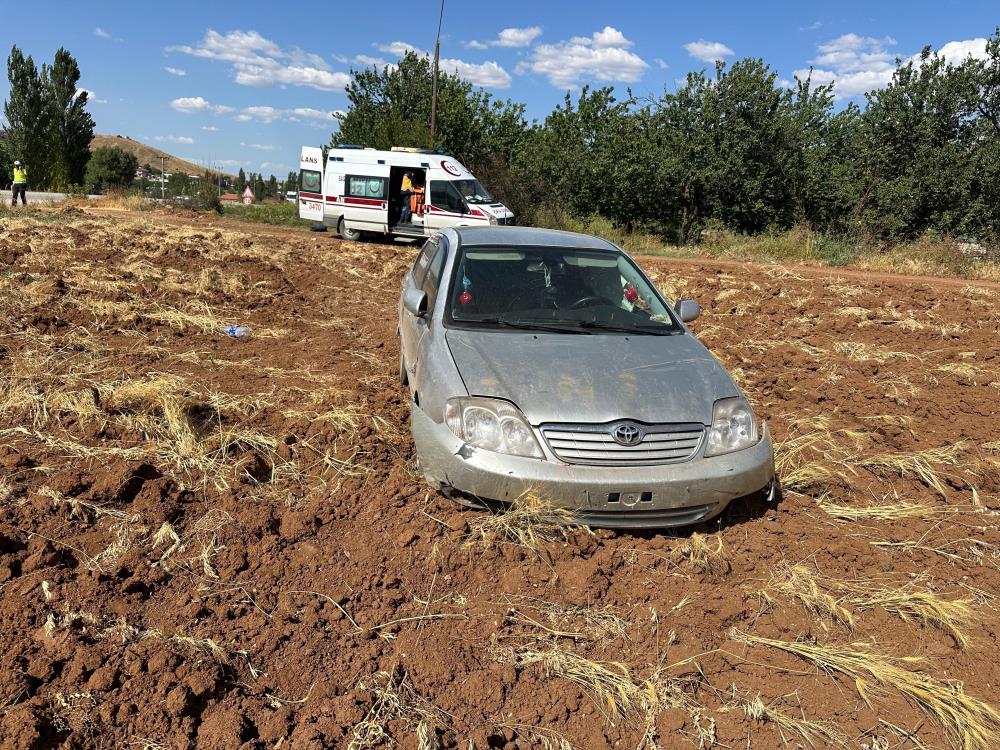 Otomobil şarampole düştü: 3 yaralı