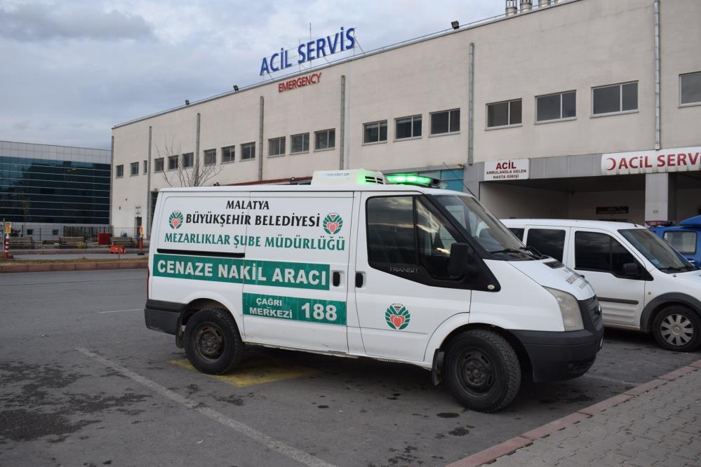 Ambulansın çarptığı kadın öldü!